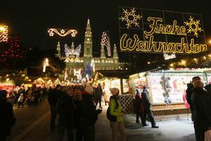 Upaljena božićna rasvjeta u Beču
