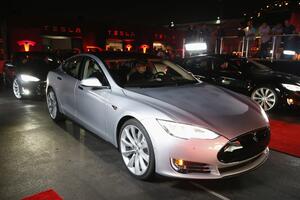 Tesla motors opozvao 90.000 vozila