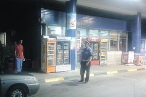 Danilovgrad: Upali na pumpu sa automatom i nožem
