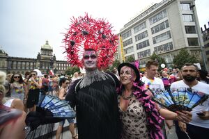 Prag: Skoro 15.000 ljudi na čelu sa gradonačelnicom na gej paradi