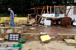 SAD: Poplave uništile stotine kuća