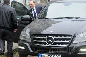 Juventas: Zašto Numanovićev vozač štiti automobil od vandala?