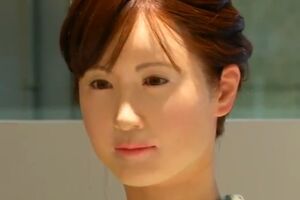Aiko Čihira - prvi robot koji je dobio posao (video)