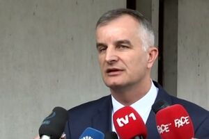 BiH: Ministar udaren drškom od pištolja u glavu