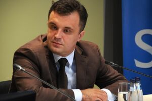 Vujović: Zadržavanjem mandata poslanici obesmišljavaju volju birača