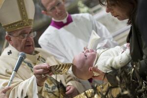 Papa poručio majkama: Slobodno dojite bebe u Sikstinskoj kapeli