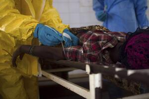 Američki ljekar obolio od ebole u Liberiji, Nigerija u stanju...