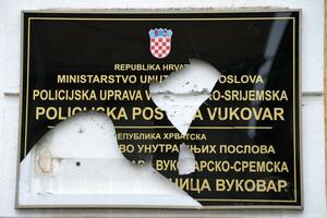 Vukovar: Ponovo razbijena dvojezična tabla
