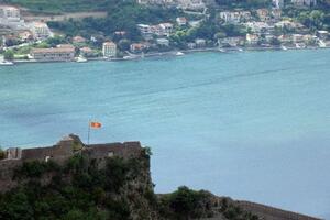 Crnogorska zastava ukradena sa brda San Đovani iznad Kotora