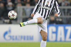 Pirlo: Zvao me Berluskoni, ali ostajem u Juventusu