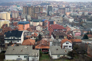 Priština: Gradonačelnik uklonio kosovsku, pa postavio zastavu...