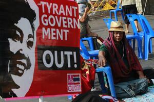 Tajland: Demonstranti isjekli struju u kabinetu Šinavatre