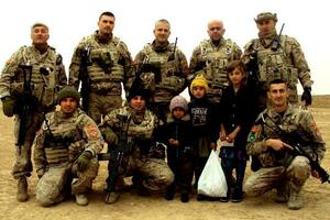 Crnogorski vojnici kupili cipele i čarape djeci u Avganistanu
