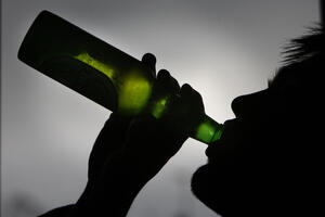 Indija: 42 preminulo od otrovnog alkoholnog pića