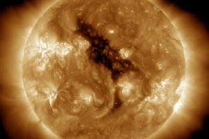 Uslikana ogromna tamna površina na Suncu