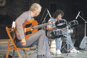 Kroz tradiciju uz bubnjeve i gitare: Koncert za pamćenje u Budvi