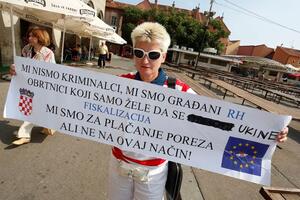 Hrvatski pijačni prodavci protestovali protiv fiskalnih kasa