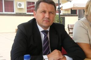 DF: Zašto je odbornik DPS-a pokazao Boru Lazoviću za koga je...