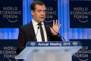 Medvedev: Rivalstvo sa Putinom je nemoguće