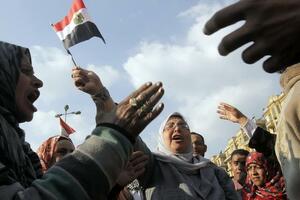 Kairo: Molotovljevim koktelima na šatore demonstranata