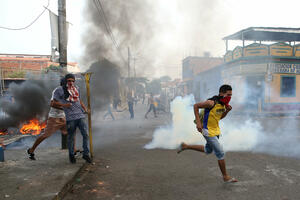 Vojska Venecuele suzavcem rastjerala građane na granici s...