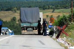 Srpski kamioni ne mogu na Kosovo, na punktu Merdare stvorena gužva