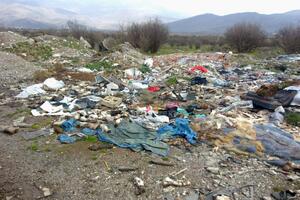 Radnici Čistoće počeli da uklanjaju otpad kod Cijevne