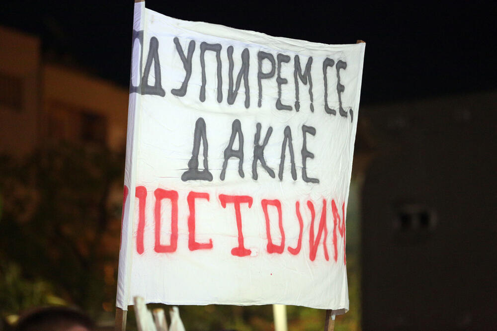 Jedna od poruka sa građanskih protesta u Podgorici, Foto: Filip Roganović