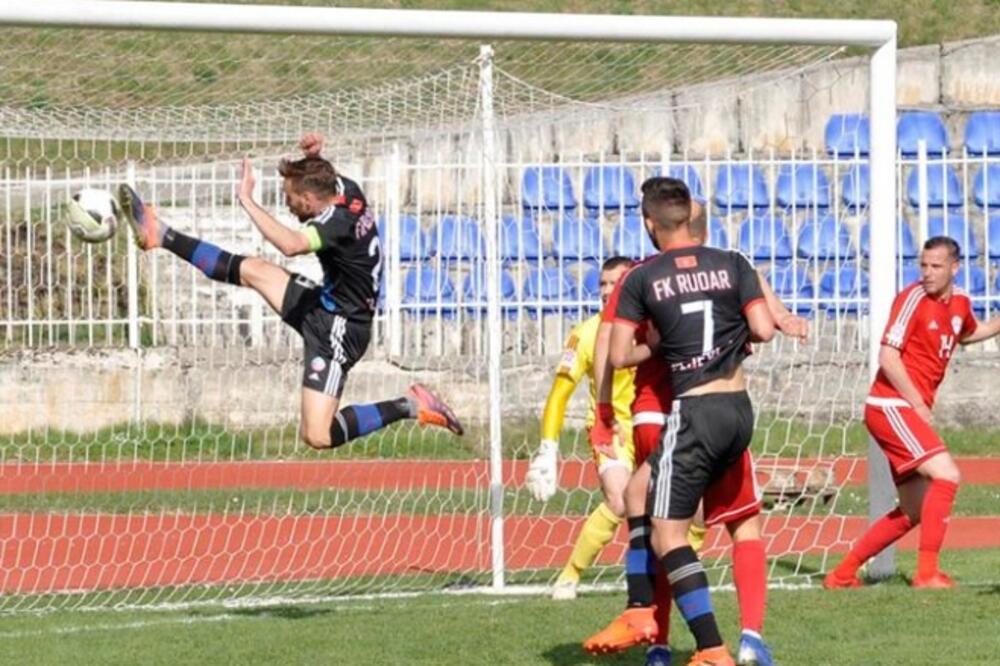 Golubović (Rudar) postiže gol na današnjem meču protiv Titograda, Foto: Dejan Kandić