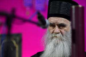Amfilohije: Crnogorski vlastodršci potežu crkvena pitanja, kad...
