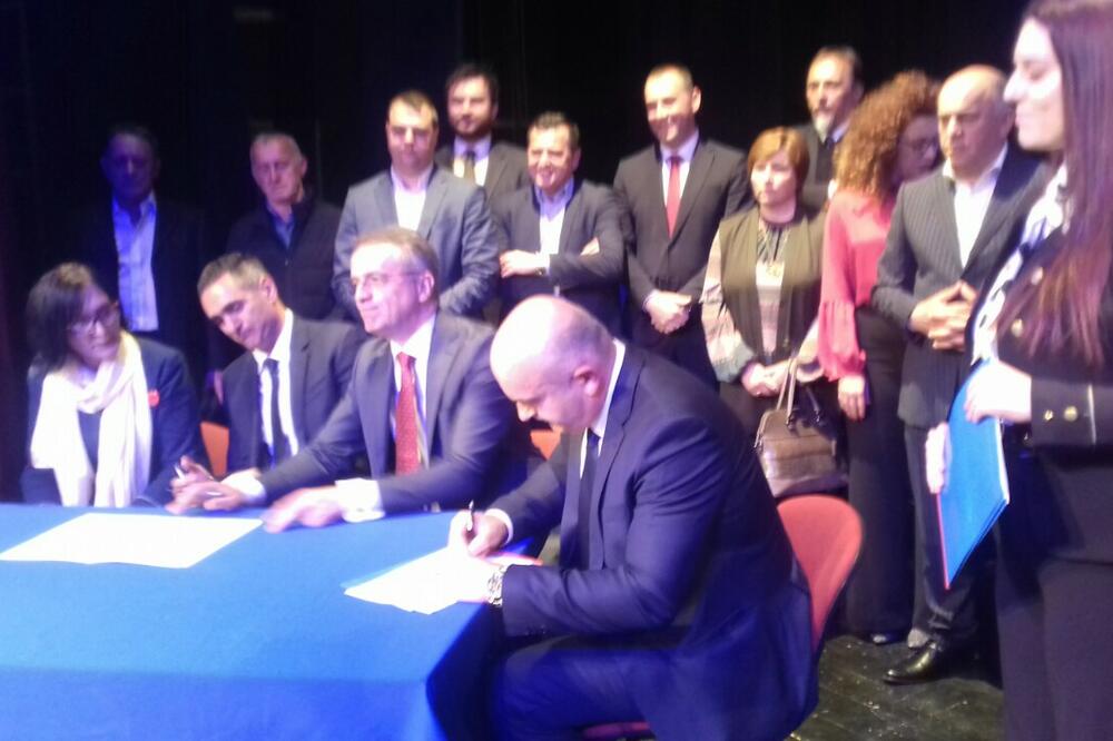 Sa potpisivanja sporazuma, Foto: Jadranka Ćetković