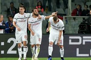 Milan slavio u Firenci i nastavio bitku za Ligu šampiona