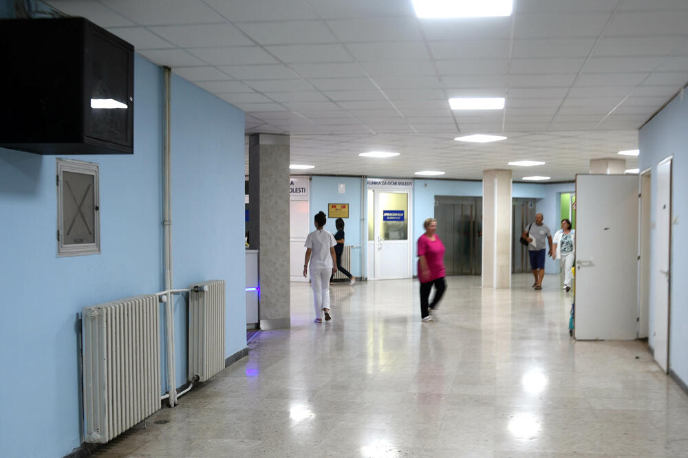 Kliničkom centru potrebne rekonstrukcije podova i plafona, pojedinih odjeljenja, stare medicinske škole..., Foto: Boris Pejović, Boris Pejović