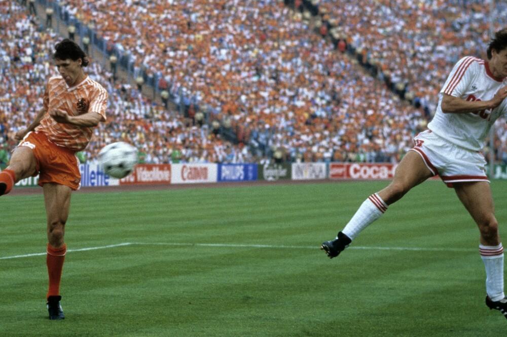Van Basten postiže spektakularan gol, Foto: AP