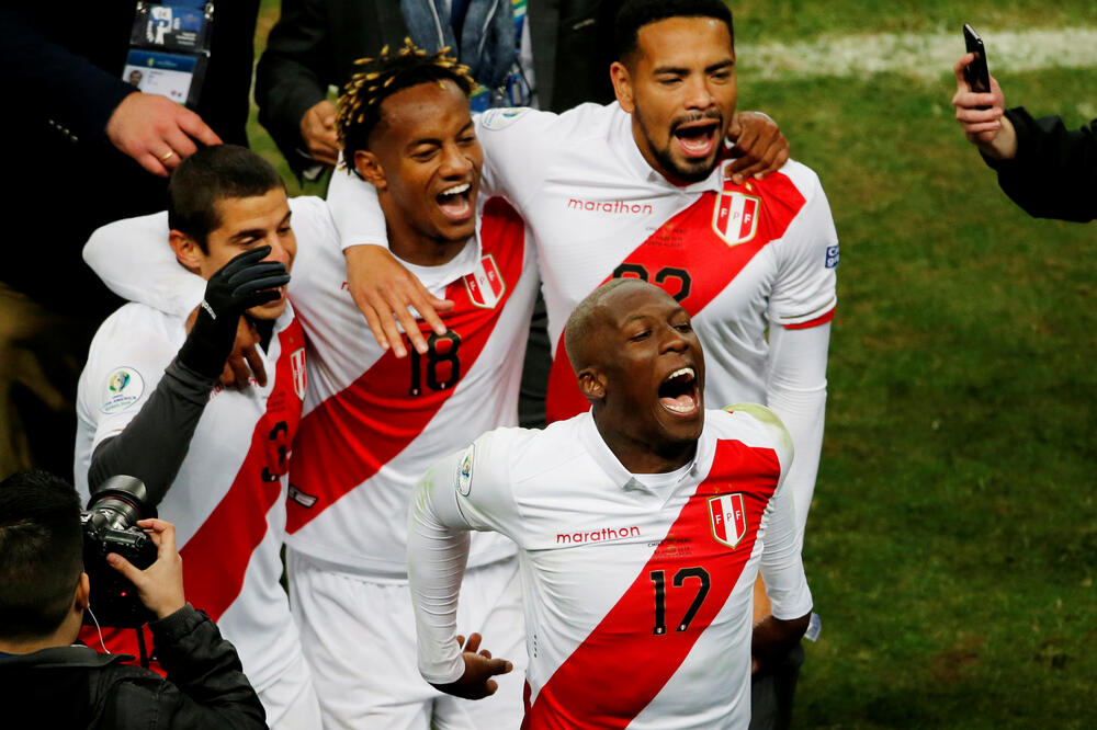 Peruanci slave nakon meča, Foto: Reuters