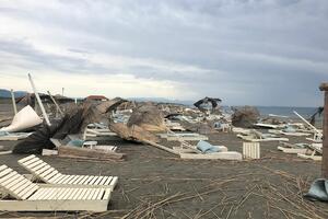 Ulcinj: Pola sata orkanskog nevremena, kupališta bukvalno uništena