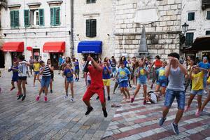 VIDEO Djeca plesom probudila kotorske trgove
