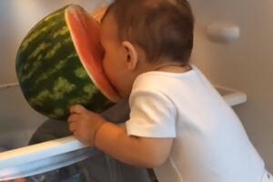 VIDEO Najveći ljubitelji ovako jedu lubenicu