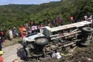 Osmoro djece i učitelj poginuli u saobraćajnoj nesreći na...