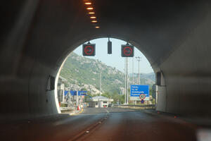 Kroz tunel Sozina u protekla 24 časa prošlo skoro 18 hiljada vozila