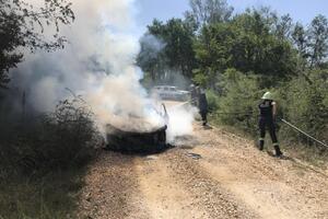 Policija pronašla pištolj i snajper u zapaljenom vozilu u Ulcinju