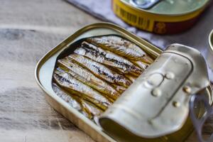 Sa povrćem i sirom: Grčka salata sa sardinama