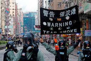 Suzavac i sukobi na novim protestima u Hongkongu