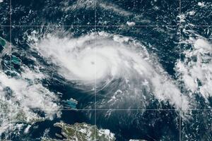 Uragan Dorijan sve bliži Bahamima: Udari vjetra 240 km/h, slijedi...