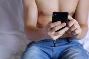 Gledanje porno filmova na telefonu nije dobra ideja: Evo zašto