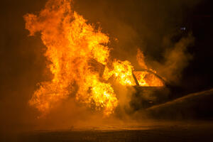 Nikšić: Automobil uništen u požaru