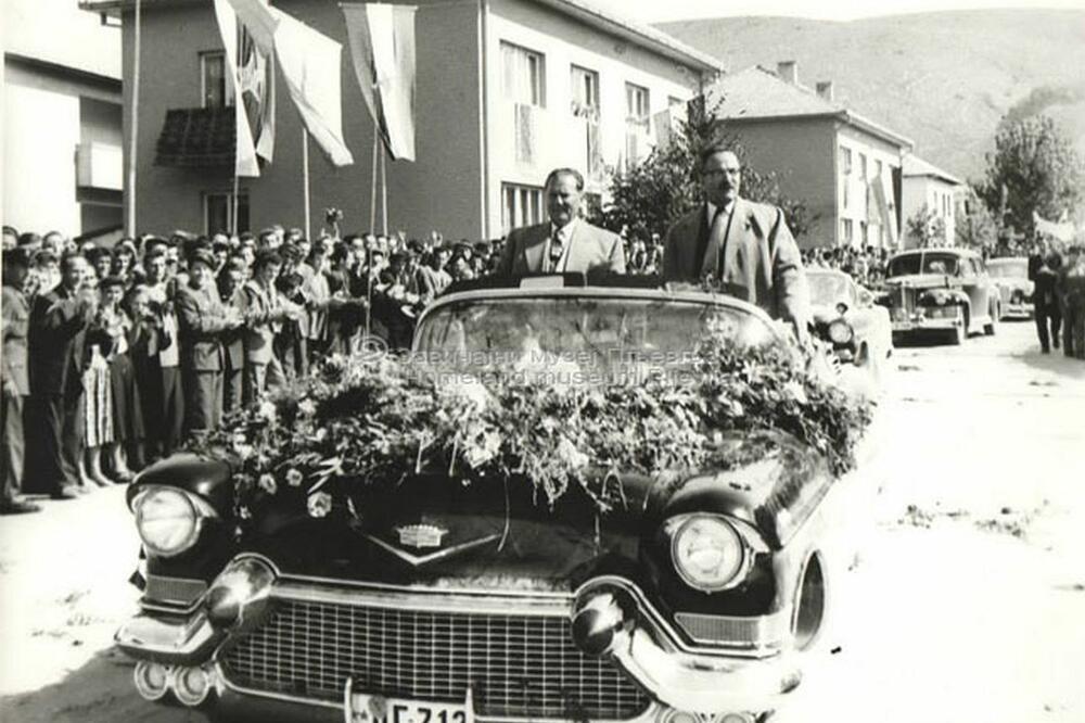 Tito i Blažo Jovanović u otvorenoj limuzini, Foto: Privatna arhiva