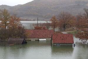 Poplavljene kuće, odsječeni od svijeta: Tuga na "ostrvu" Nikolića