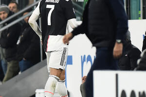 Ovo je već afera i otvoreni sukob: Ronaldo bijesan zbog izmjene,...