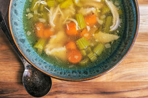 Pomaže li zaista pileća supa u liječenju prehlade?